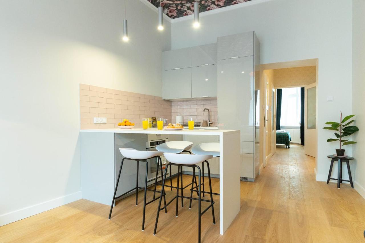 Glamorous And Brand New 2 Bedroom Cracovie Extérieur photo