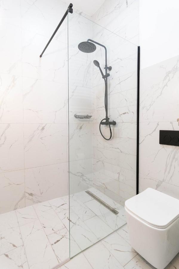 Glamorous And Brand New 2 Bedroom Cracovie Extérieur photo
